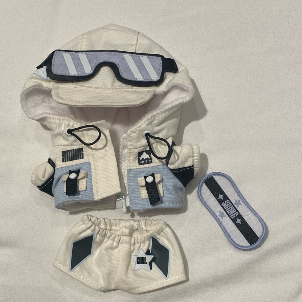 labubu snowboarding skiing Outfit